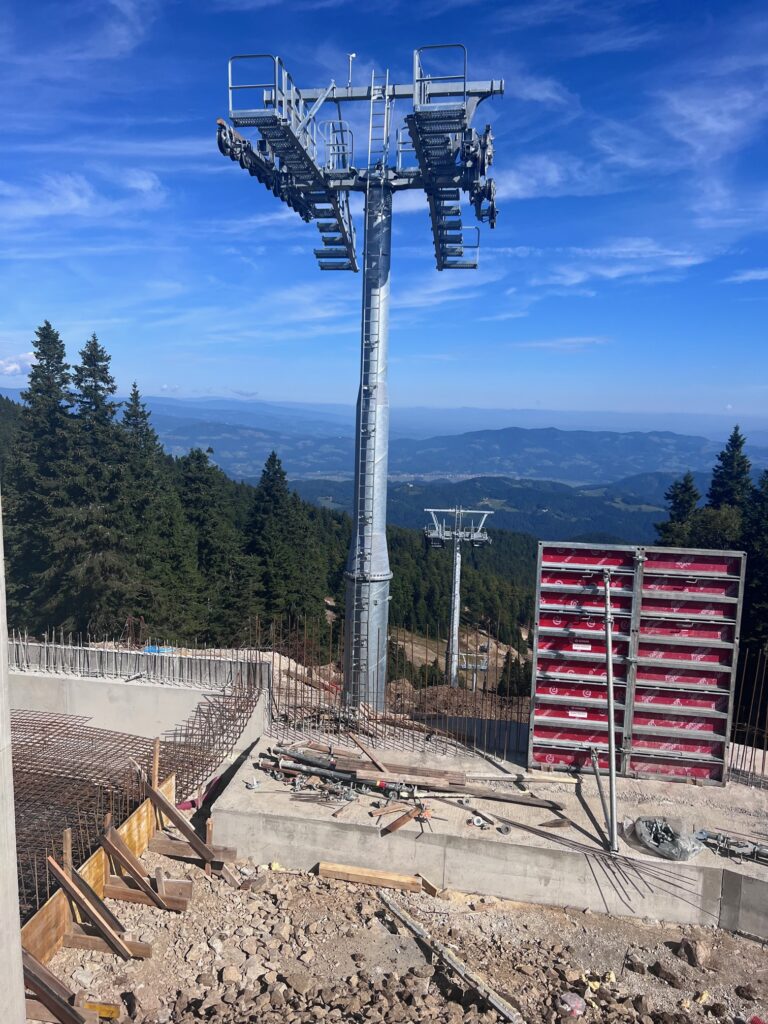Na Kopah gradijo dve novi žičniške naprave.